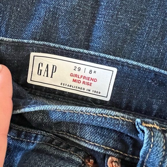 NWOT Gap Girlfriend Mid Rise Jeans - Picture 5 of 5